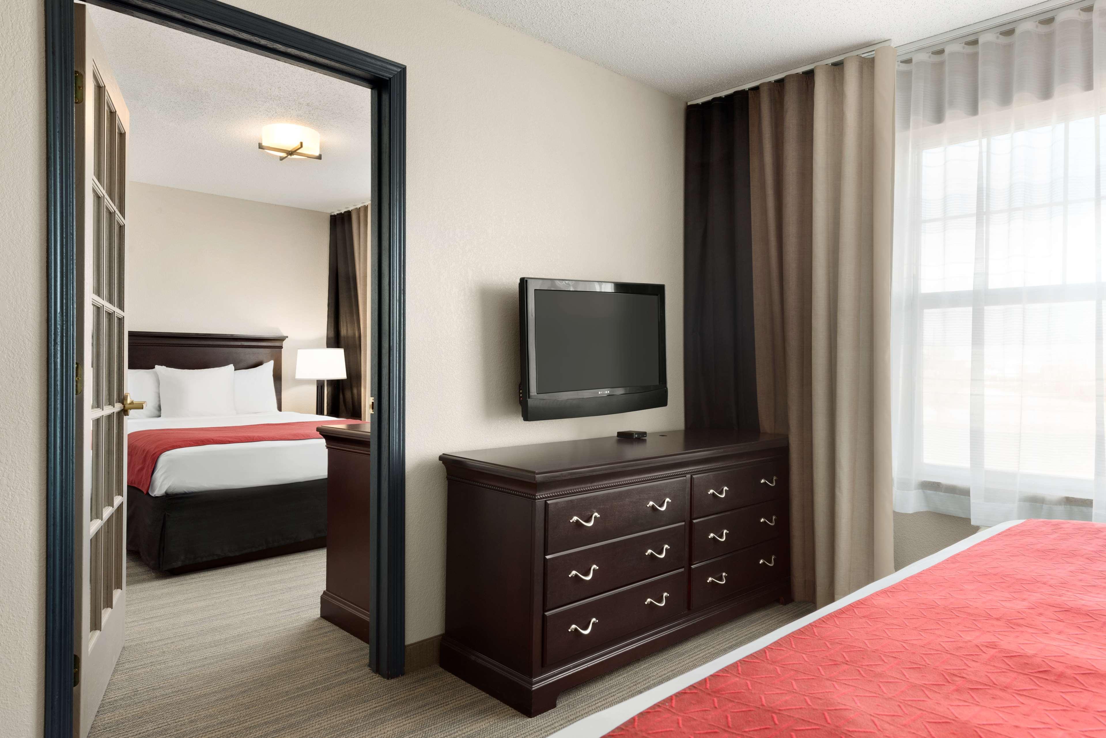 Country Inn & Suites By Radisson, Kansas City At Village West, Ks 보너 스프링 외부 사진