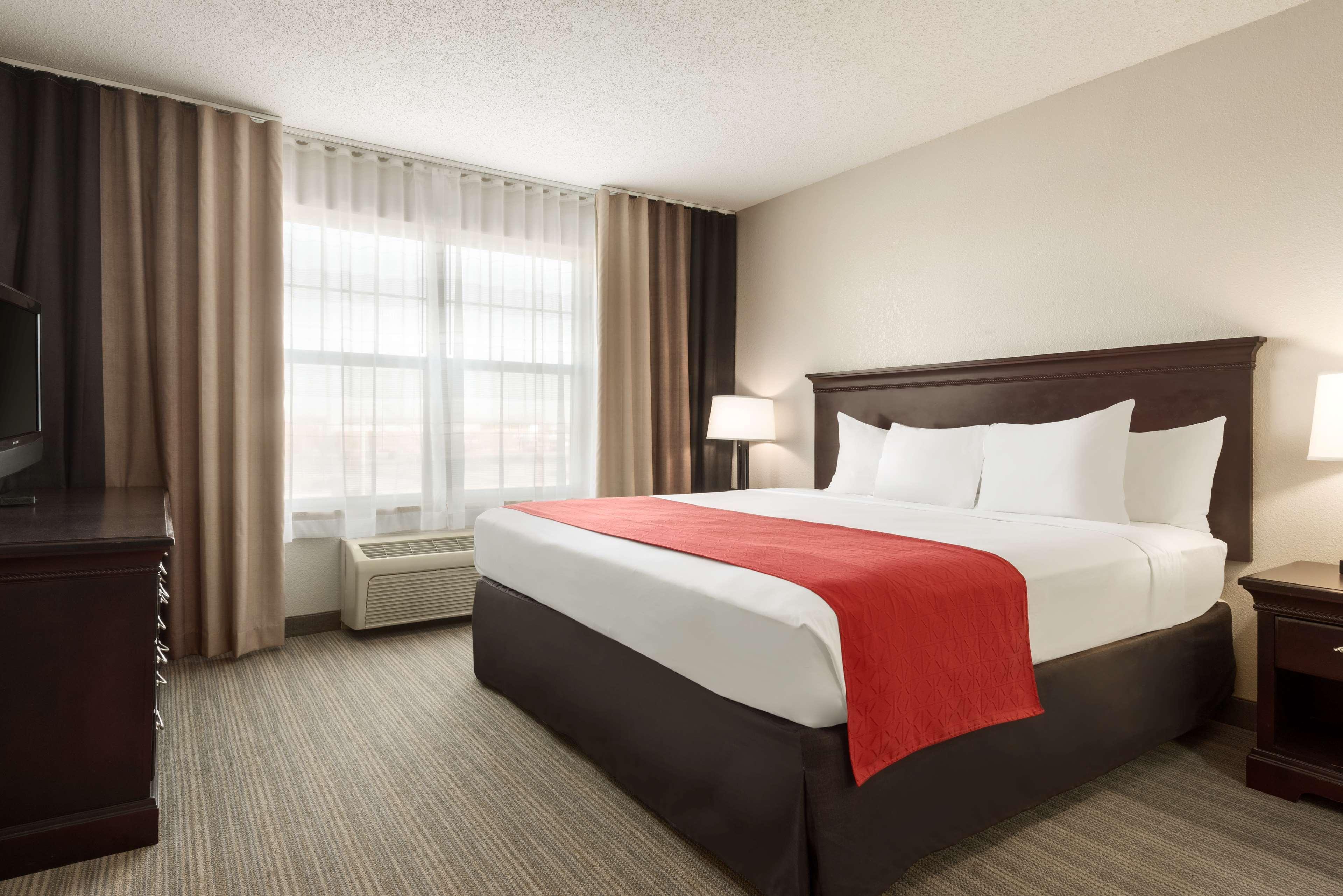 Country Inn & Suites By Radisson, Kansas City At Village West, Ks 보너 스프링 외부 사진