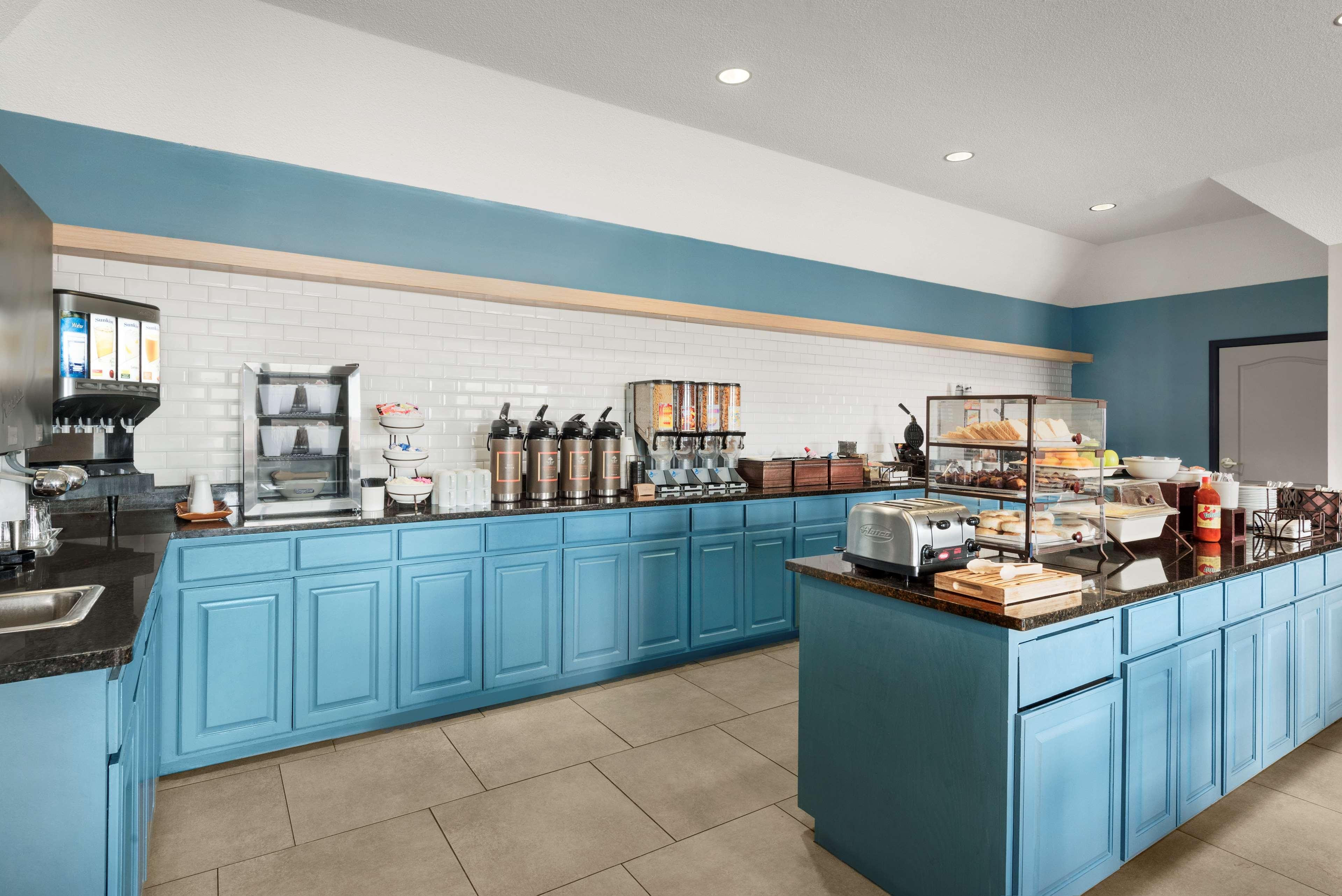 Country Inn & Suites By Radisson, Kansas City At Village West, Ks 보너 스프링 외부 사진