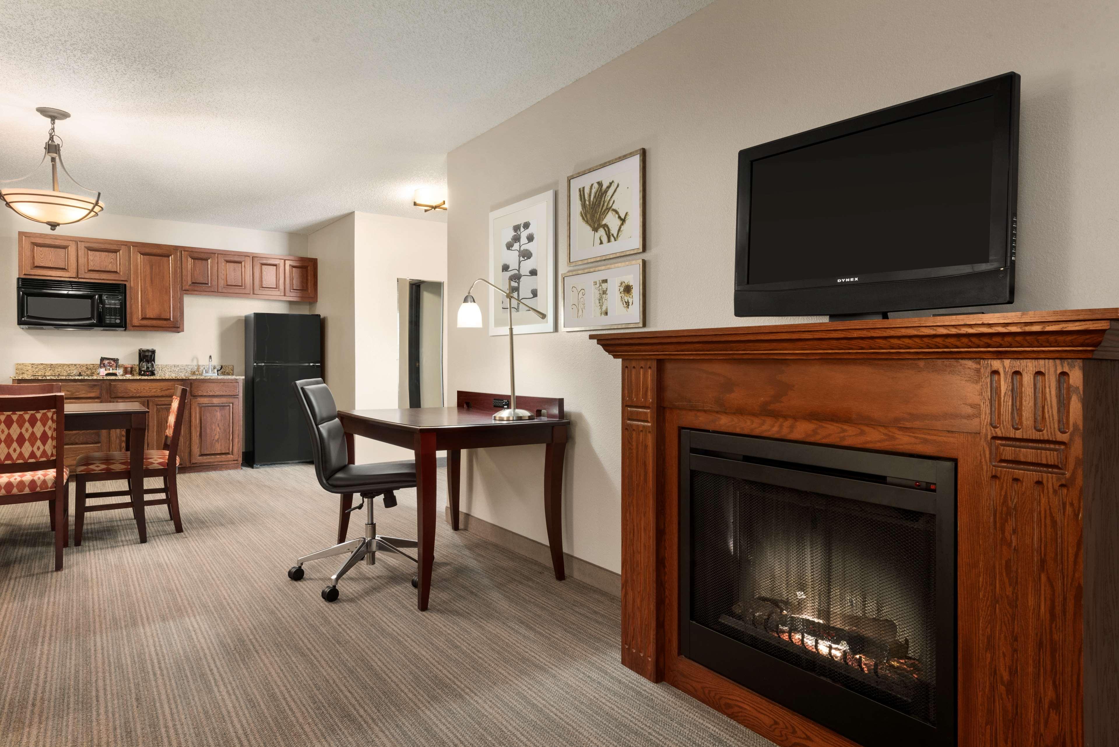Country Inn & Suites By Radisson, Kansas City At Village West, Ks 보너 스프링 외부 사진