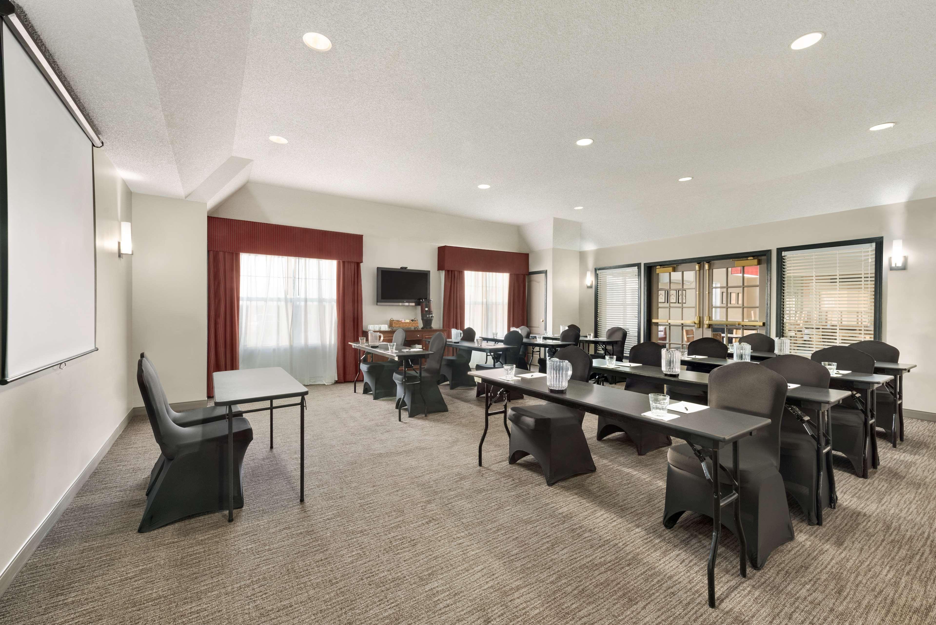 Country Inn & Suites By Radisson, Kansas City At Village West, Ks 보너 스프링 외부 사진